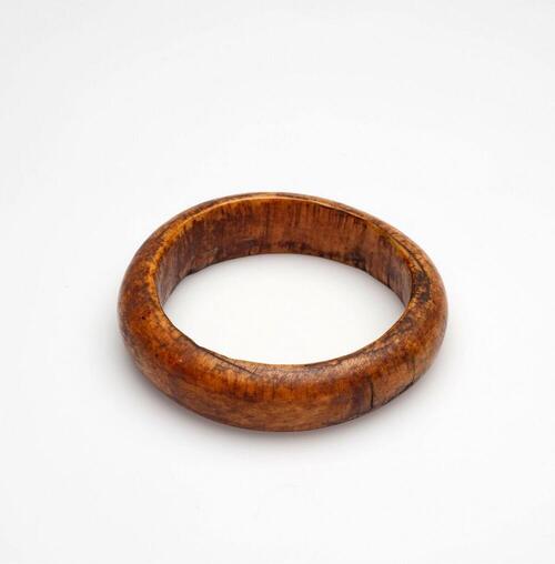 Ivoren armband voor een jong meisje
