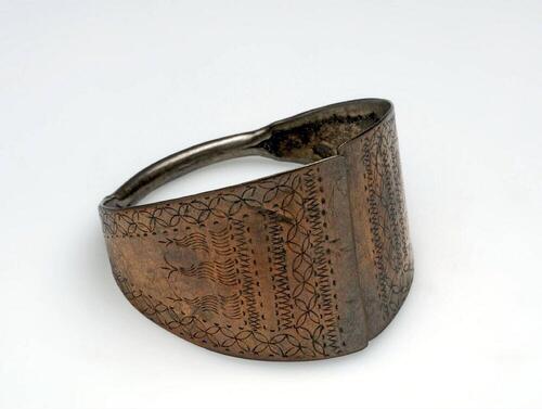 Armband van geciseleerd zilver