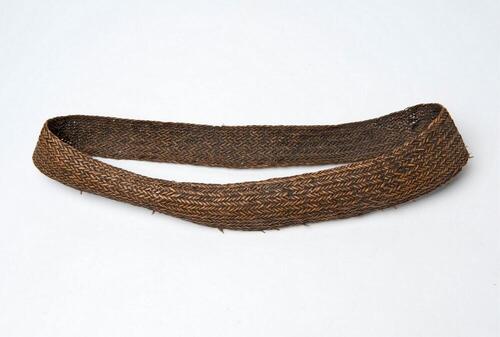 Buikband van gevlochten rotan
