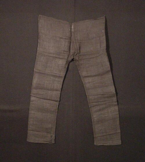 Broek van zwarte vezel