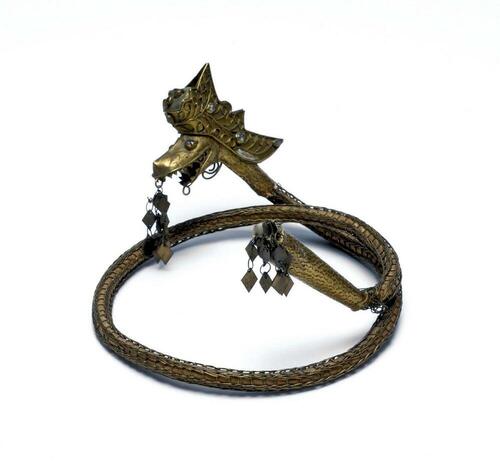 Bovenarmband in de vorm van een naga, een draak-slang