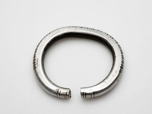 Gegoten aluminium vrouwenarmband
