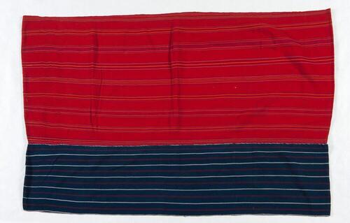 Wrap-around skirt (enredo)
