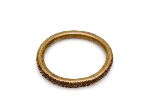Koperen armband voorzien van ruitmotief