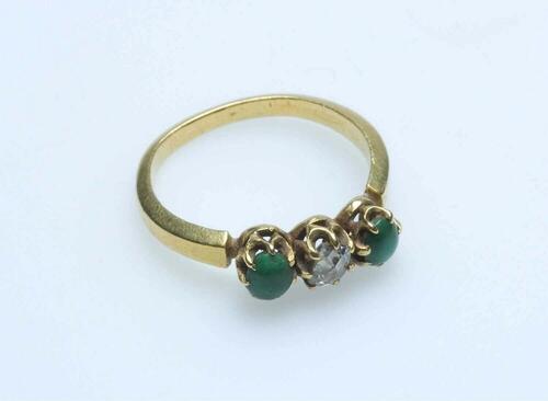 Gouden ring met sierstenen