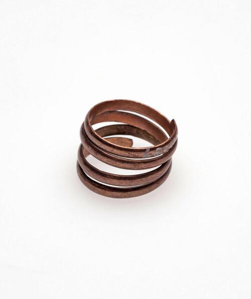 Spiraalvormige ring voor een jong meisje
