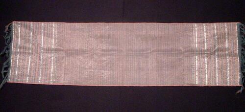 Geïkatte heupdoek of tafelloper van zijde
