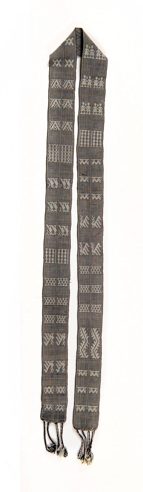 Grijze ceintuur met geometrische motieven
