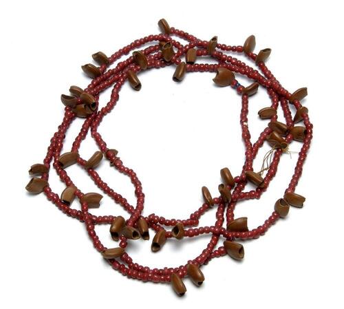 Ketting van pitten en Europese kralen