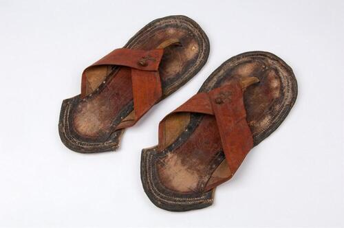 Paar leren sandalen