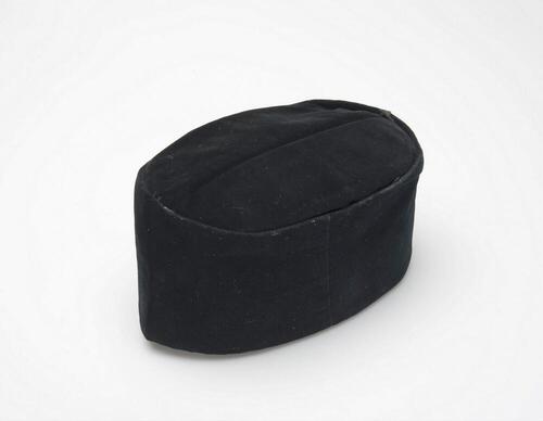 Zwart fluwelen muts