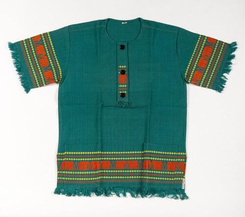 Een katoenen blouse gedragen door vrouwen.