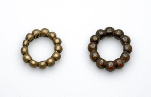 Twee messing ringen
