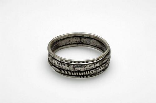 Zilveren armband, gedraaid