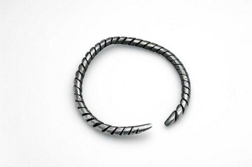 Aluminium open armband, gedraaid