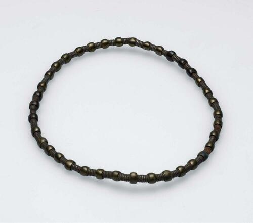 Armband van messingen kralen