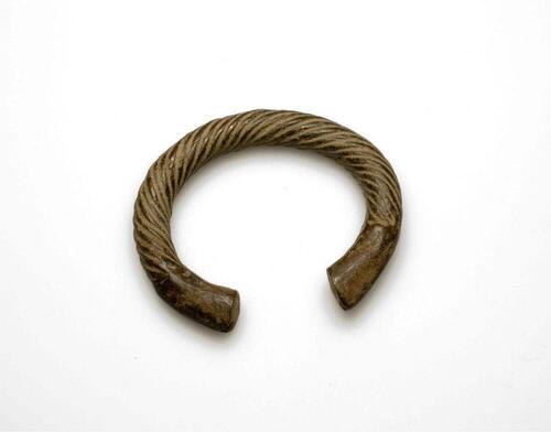 Gedraaide metalen armband voor vrouwen van chiefs