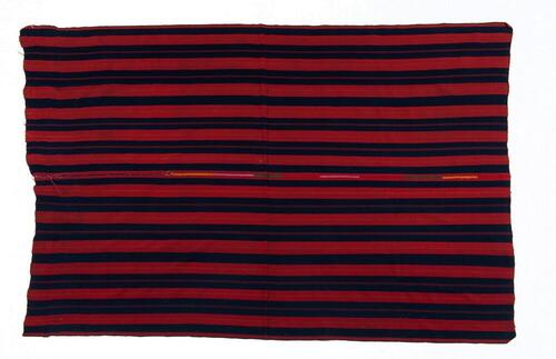 Wrap-around skirt (enredo)