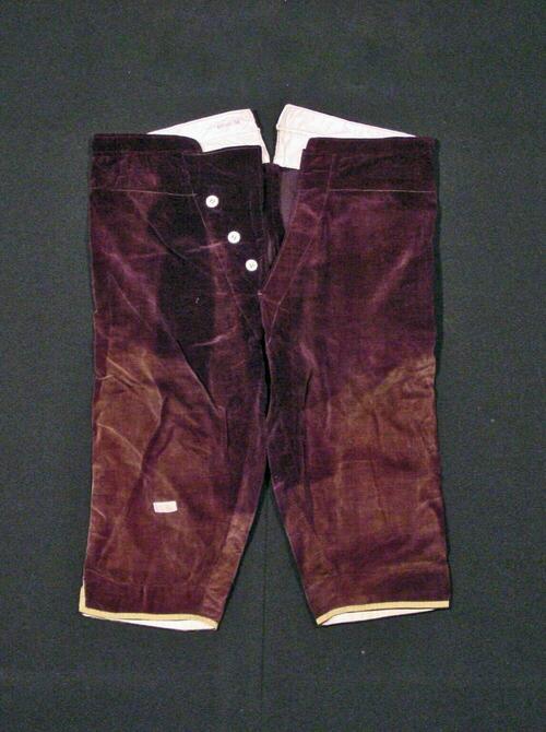 Broek van genaaid fluweel, onderdeel van Sundanese feestkleding