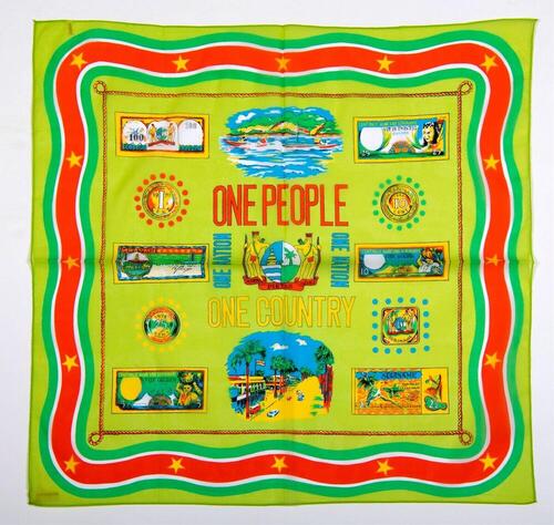 Hoofddoek met de tekst: 'One people, one country, one nation'