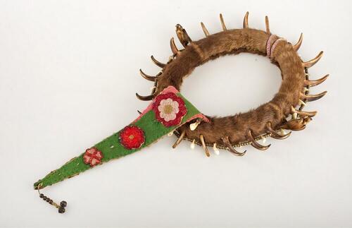 Collar ornament