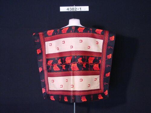 Poncho met ornament van rode blaadjes en hoefijzertjes