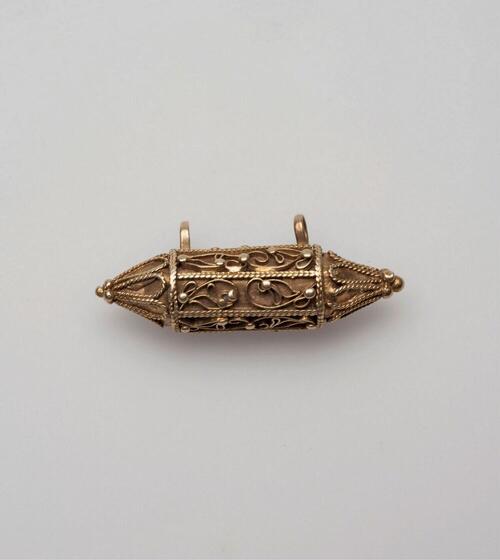 Losse gouden hanger behorend bij een halsketting