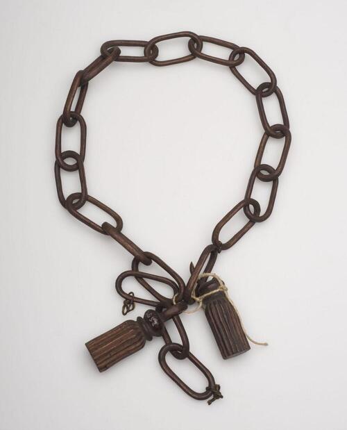 Houten halsketting met schakels