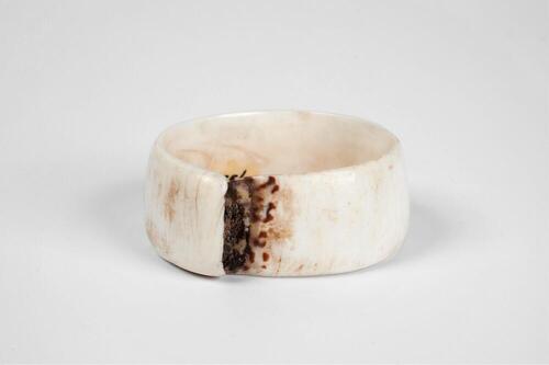 Armring van schelp
