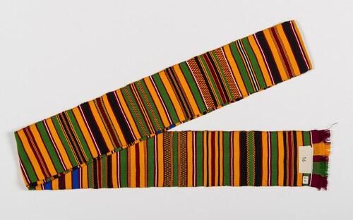 Handgeweven smalband voor vervaardiging van een vrouwenkleed