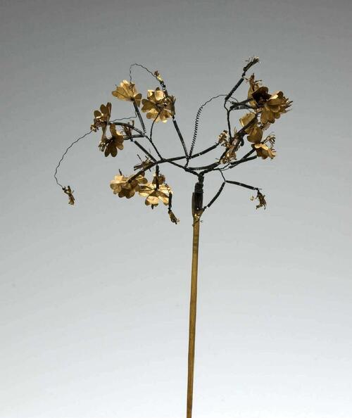 Haarsieraad met gouden trilbloemen