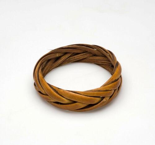 Armband van gevlochten rotan