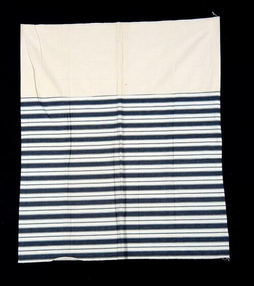 Wrap-around skirt (enredo)