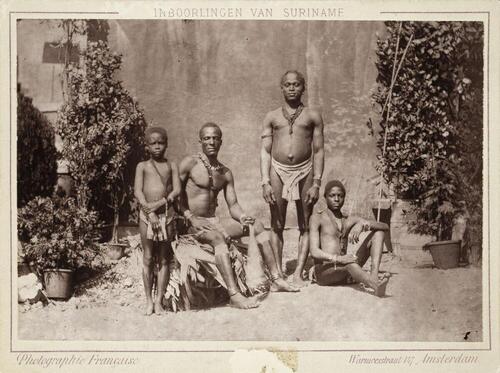 Portret van een tentoongestelde groep Marrons uit Suriname tijdens de Internationale Koloniale en…