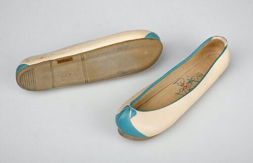 Women's shoes