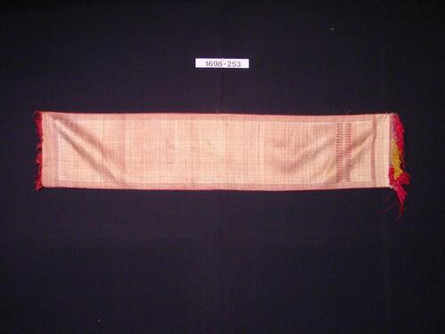 Schouder- en borstdoek met gouddraad en franje
