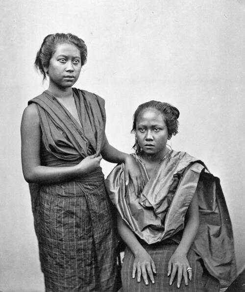 Twee Balinese vrouwen.