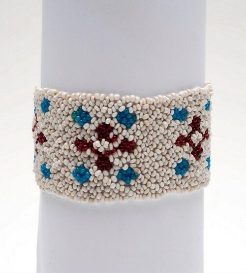 Kralen armband, versierd met stermotief, bestemd voor kinderen