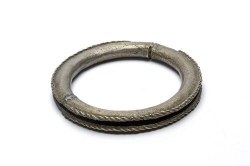 Rinkelende enkelband van vertind koper