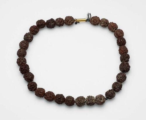 Halsketting van jenitri of rudraksha pitten