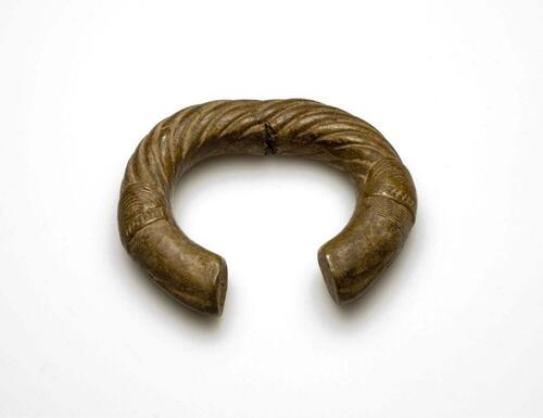 Gedraaide metalen armband voor vrouwen van chiefs