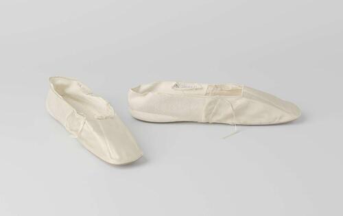 Schoen van witte zijde