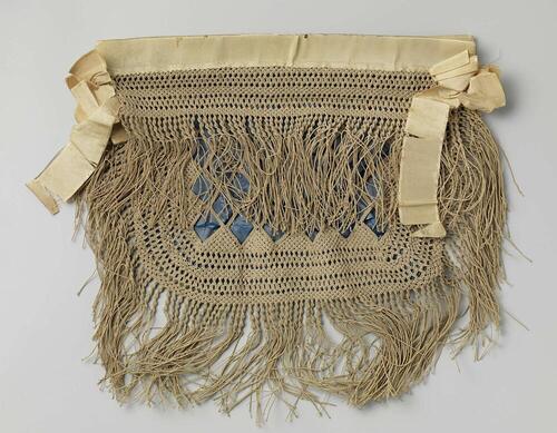 Tas van geknoopt (macramé) touw voorzien van met taszijde beklede, houten klemsluiting en gevoerd…