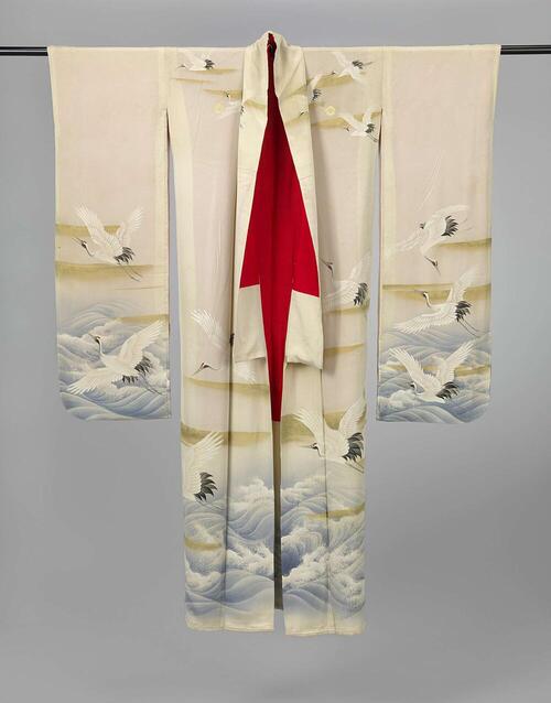 Set van drie vrouwenkimono’s met kraanvogels
