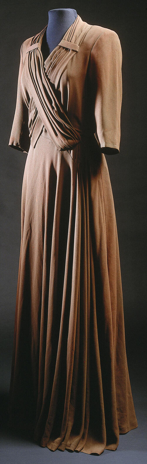 Avondjapon van groenbruine rayon crêpe