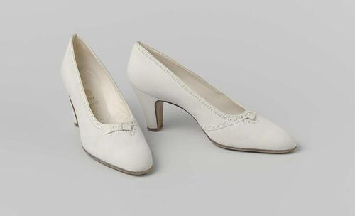 Paar pumps van twee soorten leer