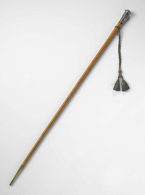 Wandelstok van bamboe met twaalfzijdige zilveren knop met op bovenzijde de H. Christoffel met Kind…