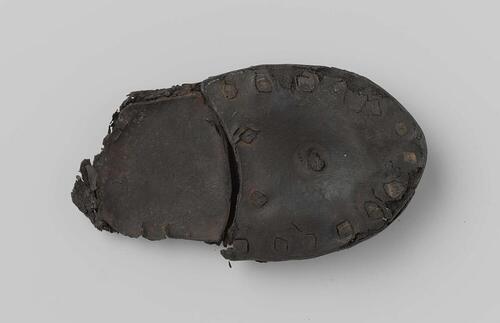 Fragment schoenzool met hak uit het wrak van de Oost-Indiëvaarder Hollandia