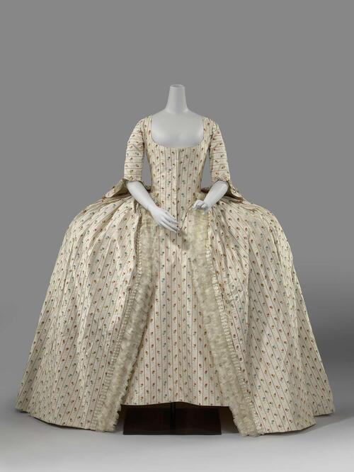 Overjapon met rok (robe à la française)