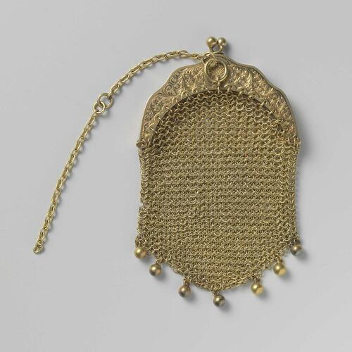 Gouden beurs van schakels en een beugel met graveerwerk